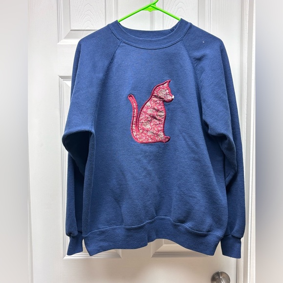 Hanes Sweaters - Vintage Hanes Activewear Blue Cat Appliqué Sweatshirt – Size Large – Made in USA